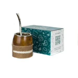 Mate uruguayo con posa mate y bombilla
